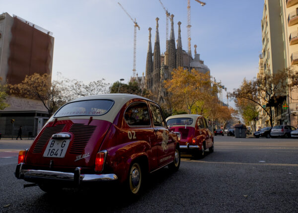 trip troop alquila seat 600 barcelona ruta gaudí