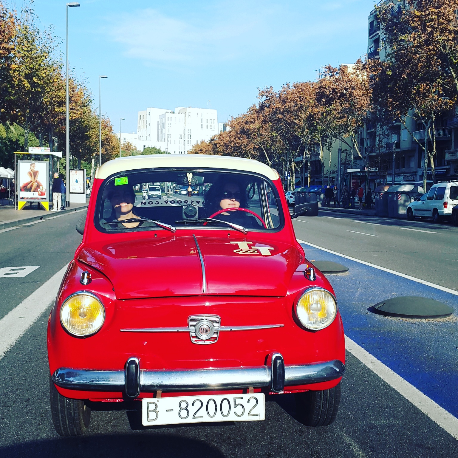 trip troop alquila seat 600 barcelona montjuic