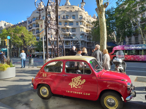 trip troop alquila seat 600 barcelona ruta gaudí